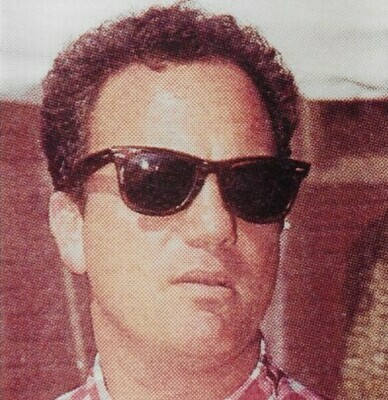Joel, Billy / Red-Black Plaid Shirt, Sunglasses, Outdoors | Photo Print | 1992