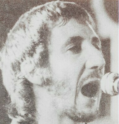 Who, The / Pete Townshend On Stage, Singing Into Mic. | Photo Print | 1979