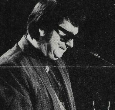 Orbison, Roy / Rock and Roll Hall of Fame, Accepting Award | Photo Print | January 1987