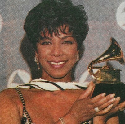Cole, Natalie / Holding Grammy Award, New York City | Photo Print | February 1992