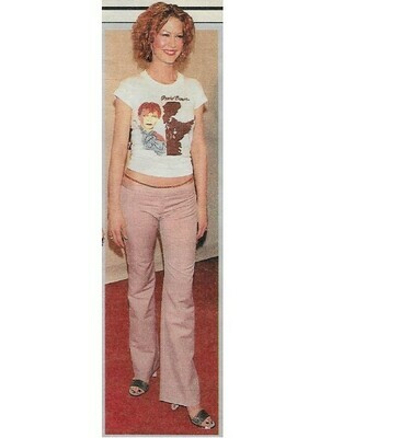 Elfman, Jenna / Wearing David Bowie T-Shirt, Pink Pants | April 2000