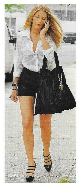 Lively, Blake / With Eldridge Bag Designed by Donna Karan | January 2010