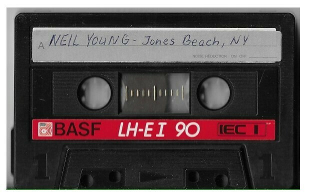 Young, Neil / Wantagh, NY (Jones Theater) - June 14, 1989
