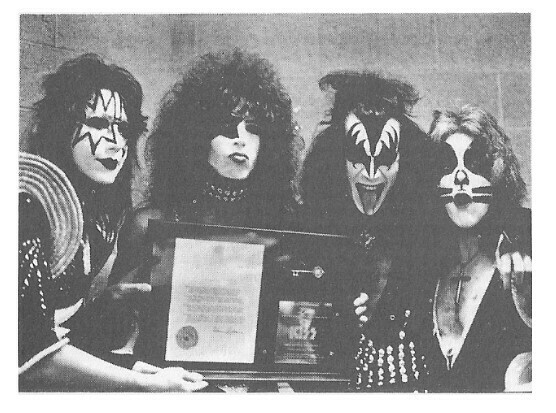 Kiss / Posing With Award | Magazine Photo | 1977