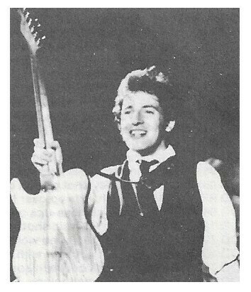 Springsteen, Bruce / On Stage, Smiling, Holding Guitar Up | Magazine Photo | 1970s