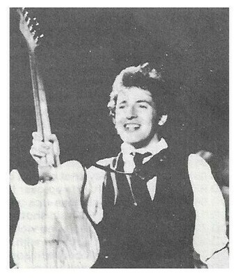Springsteen, Bruce / On Stage, Smiling, Holding Guitar Up | Magazine Photo | 1970s