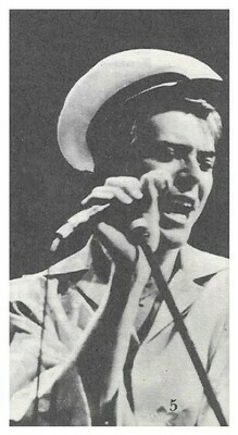 Bowie, David / On Stage-Mouth Open-Looking to His Left | Magazine Photo | 1970s