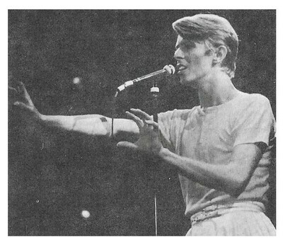 Bowie, David / On Stage-Profile-Right Arm Outstretched | Magazine Photo | 1970s