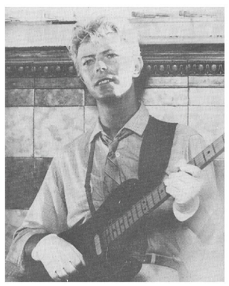 Bowie, David / In Australia-With Guitar-Gloves | Magazine Photo | 1983