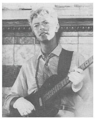 Bowie, David / In Australia-With Guitar-Gloves | Magazine Photo | 1983