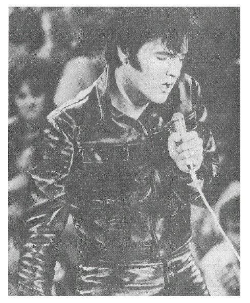 Presley, Elvis / On Stage-Black Leather Outfit | Magazine Photo | 1968