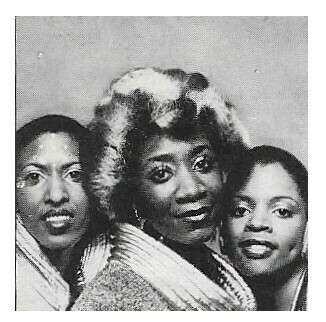 LaBelle / Group Photo, Patti in Center | Magazine Photo | 1975