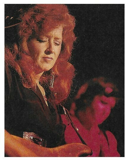 Raitt, Bonnie / On Stage-Looking Down at Guitar | Magazine Photo | June 1988