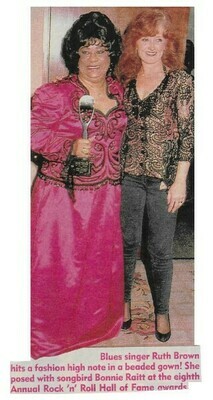Raitt, Bonnie / With Ruth Brown at Rock and Roll Hall of Fame Awards | Magazine Photo | January 1993