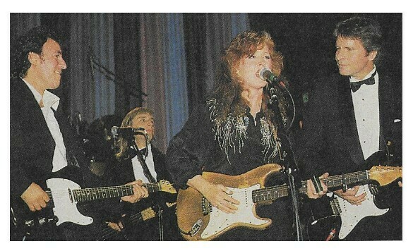 Raitt, Bonnie / With Bruce Springsteen-John Fogerty at Rock and Roll Hall of Fame | Magazine Photo | January 1991