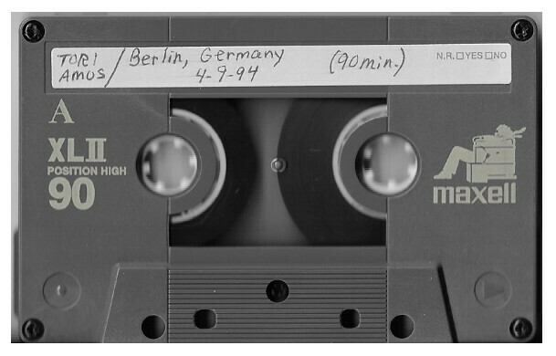 Amos, Tori / Berlin, Germany (Trinitatiskriche) - April 9, 1994