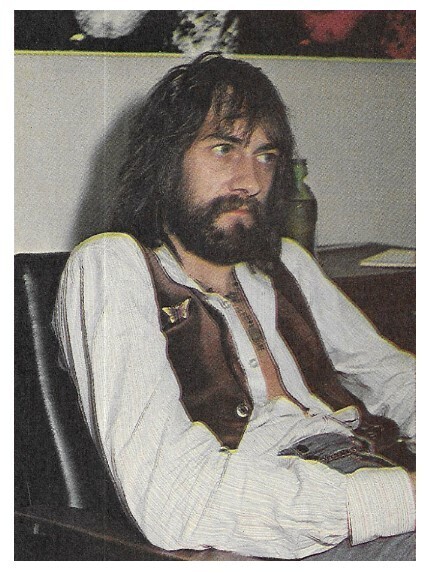 Fleetwood Mac / Mick Fleetwood-Sitting in Chair-Dark Brown Vest | June 1977