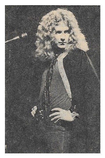 Led Zeppelin / Robert Plant On Stage, Looking to His Left | Magazine Photo | 1976