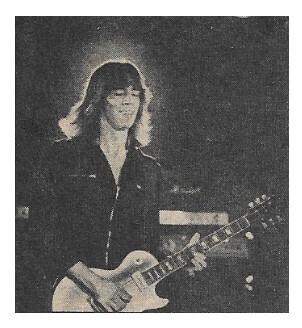 Boston / Tom Scholz On Stage, Eyes Closed, Smiling (1976)