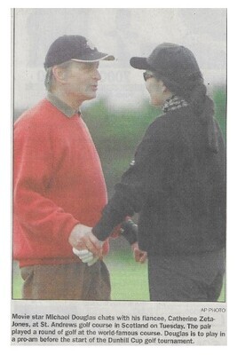 Douglas, Michael / St. Andrews, Scotland (with Catherine Zeta-Jones) | Newspaper Photo | October 2000