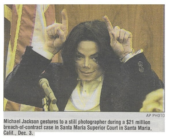 Jackson, Michael / Santa Maria, CA (Superior Court) | Newspaper Photo | December 2002