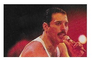 Queen / Freddie Mercury On Stage-White Sleeveless T-Shirt | Magazine Photo