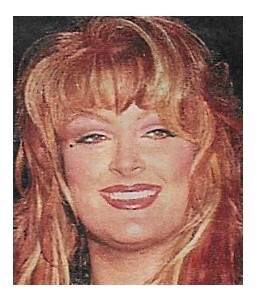 Judd, Wynonna / Closeup-Smiling-Dark Background | Magazine Photo | 1994