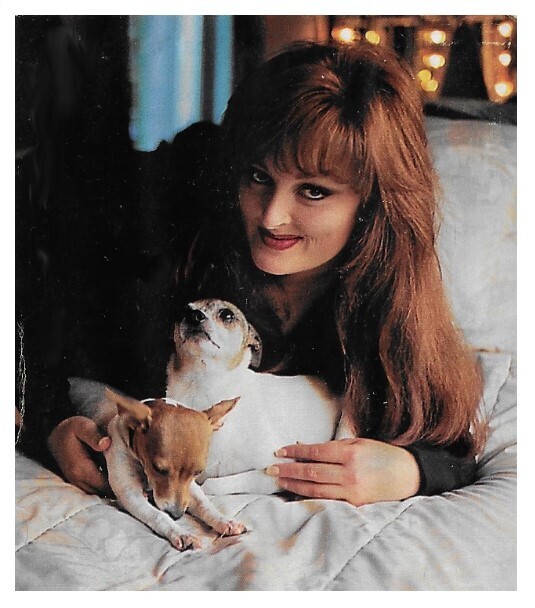 Judd, Wynonna / On Bed with Her 2 Dogs | Magazine Photo | 1990s