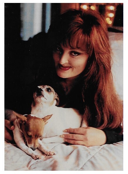 Judd, Wynonna / On Bed with Her Two Dogs | 1990s