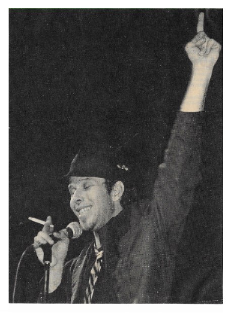 Waits, Tom / 1978: On Stage-Eyes Closed-Pointing Up
