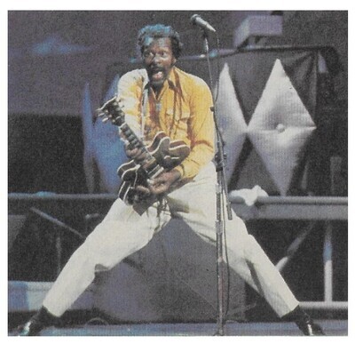Berry, Chuck / On Stage - Yellow Shirt - Doing the Splits / 1986