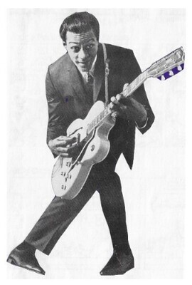 Berry, Chuck / Posing with His Gibson Guitar / 1958