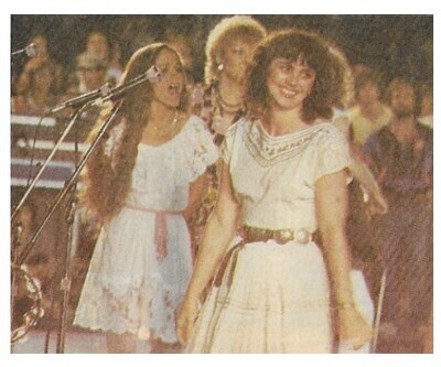 Ronstadt, Linda / New York, NY (Central Park) - with Nicolette Larson / 1982