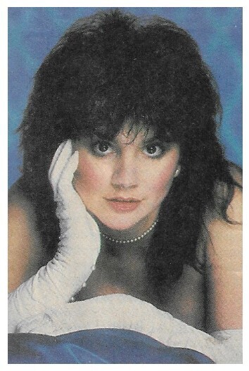 Ronstadt, Linda / Closeup-White Gloves-Blue Background / 1984