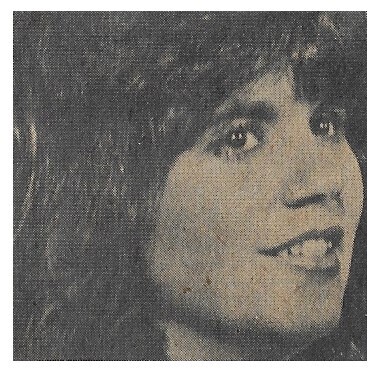 Ronstadt, Linda / 1976: On Stage-Smiling-Profile