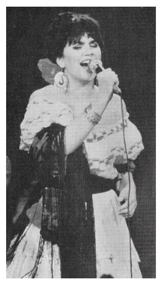 Ronstadt, Linda / On Stage-Mexican Style Dress / 1987