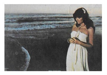 Ronstadt, Linda / 1976: Walking Along Beach-Dressed in White