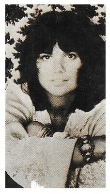 Ronstadt, Linda / Sitting - Closeup - Don't Cry Now Era #1 / 1973