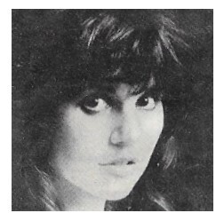 Ronstadt, Linda / Closeup-Dark Background / 1977