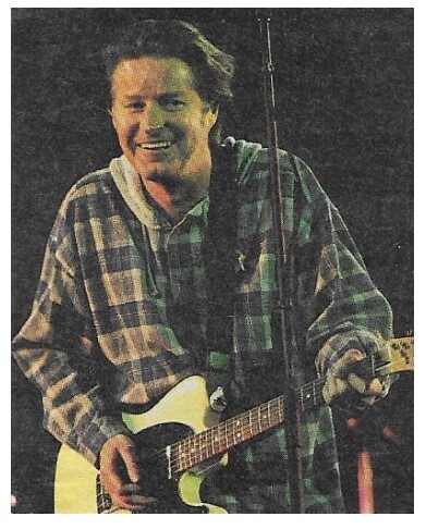 Henley, Don / On Stage-Plaid Shirt-Smiling-with Guitar / 1993