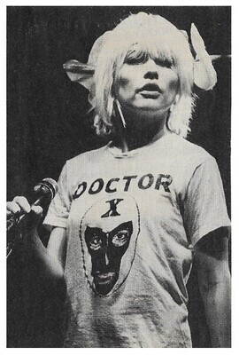 Blondie / Debbie Harry On Stage - Wearing Doctor X T-Shirt (1980)