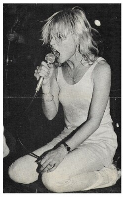 Blondie / Debbie Harry On Stage-On Knees-Tank Top (1978)