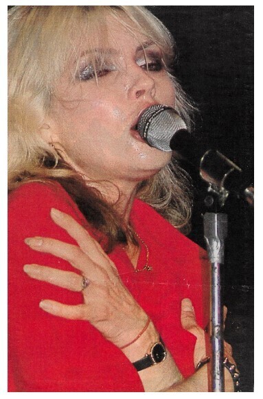 Blondie / Debbie Harry On Stage-Red Shirt-Black Watch (1979)