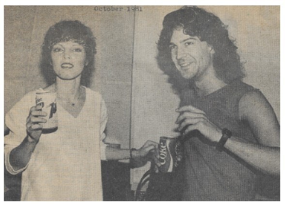 Benatar, Pat / With Billy Squier-Holding Can of Diet 7up (1981)
