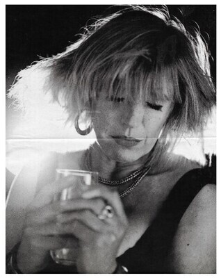 Faithfull, Marianne / Closeup-Drink in Hands (1992)