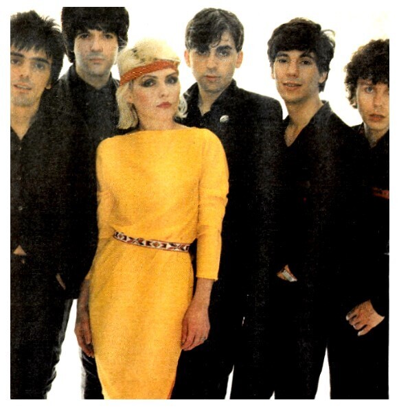 Blondie / Group Photo-Standing-Debbie in Yellow (1979)