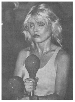 Blondie / 1978: Rosyln, NY (My Father&#39;s Place) - Debbie Playing Shakers