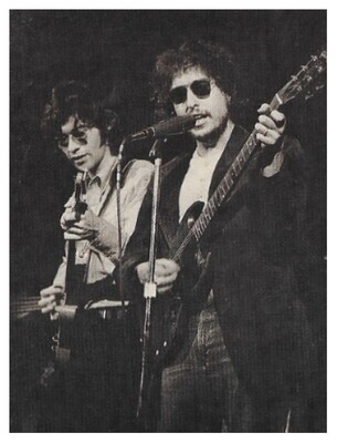 Band, The / 1972: Robbie Robertson On Stage with Bob Dylan