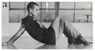 O'Connor, Sinead / 1990: Sitting on Floor-Legs Crossed