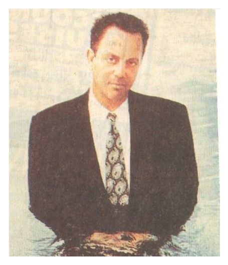 Joel, Billy / Standing in Water - In Black Suit / 1993